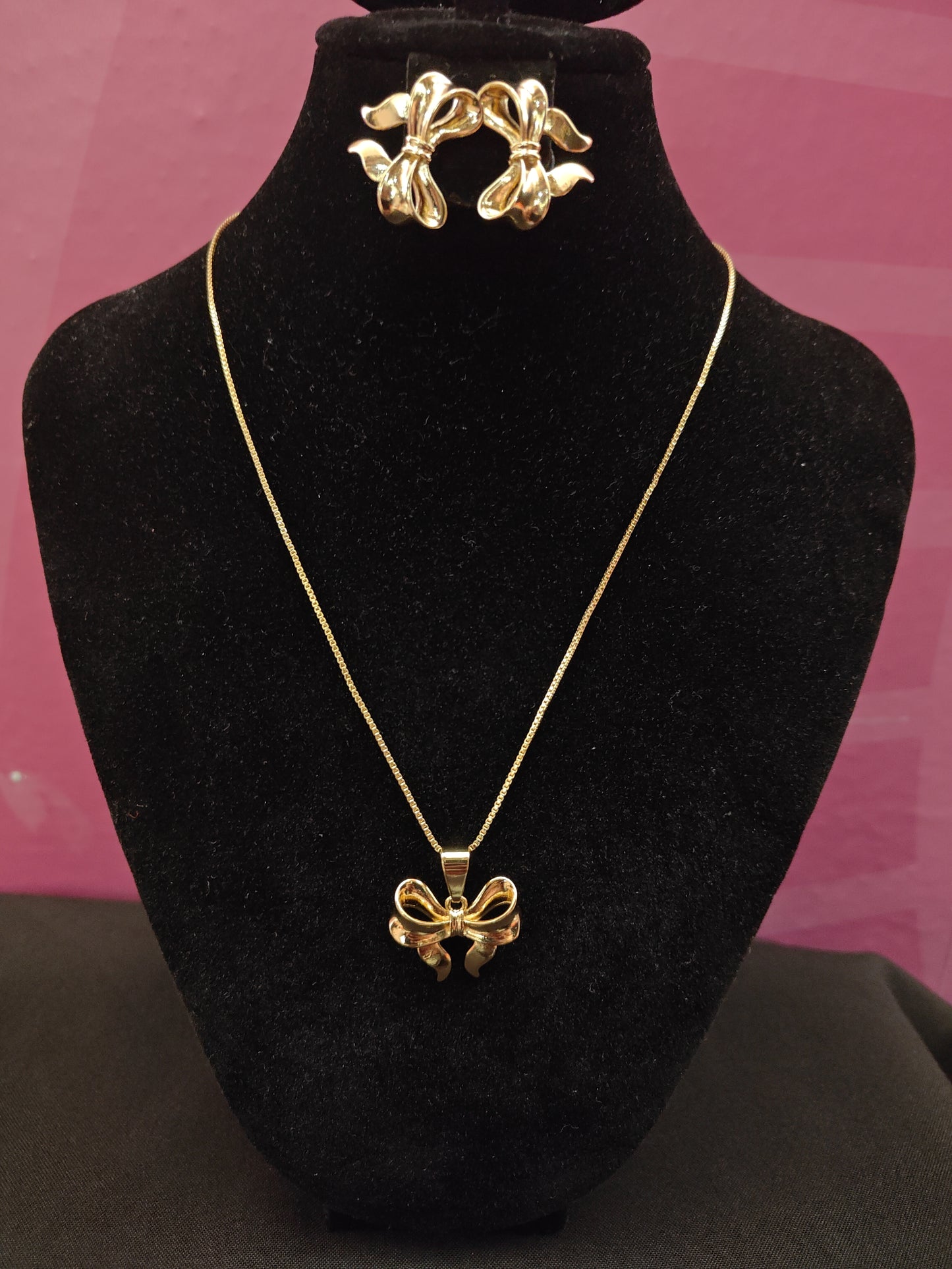 Pendant set