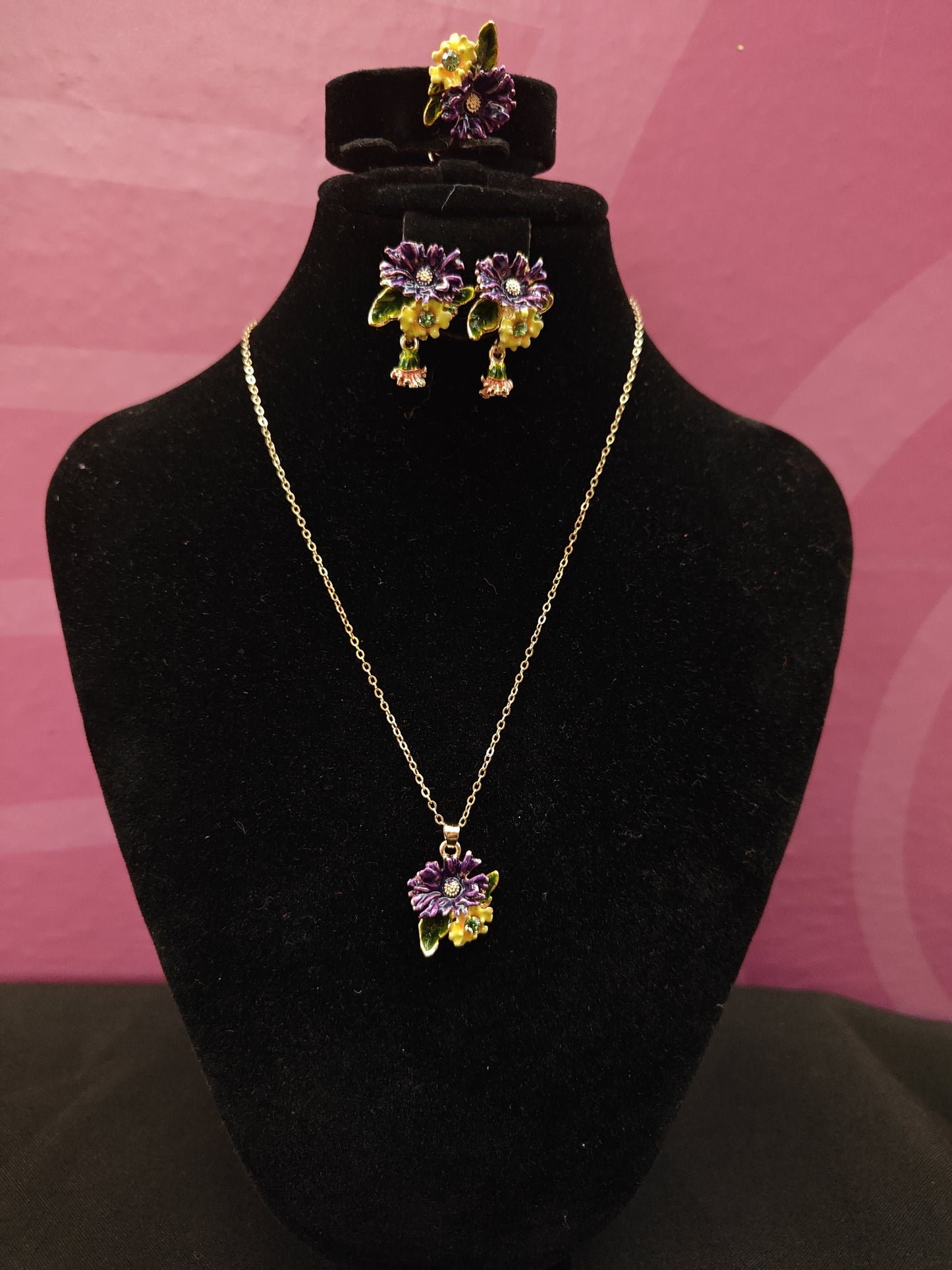 Pendant set