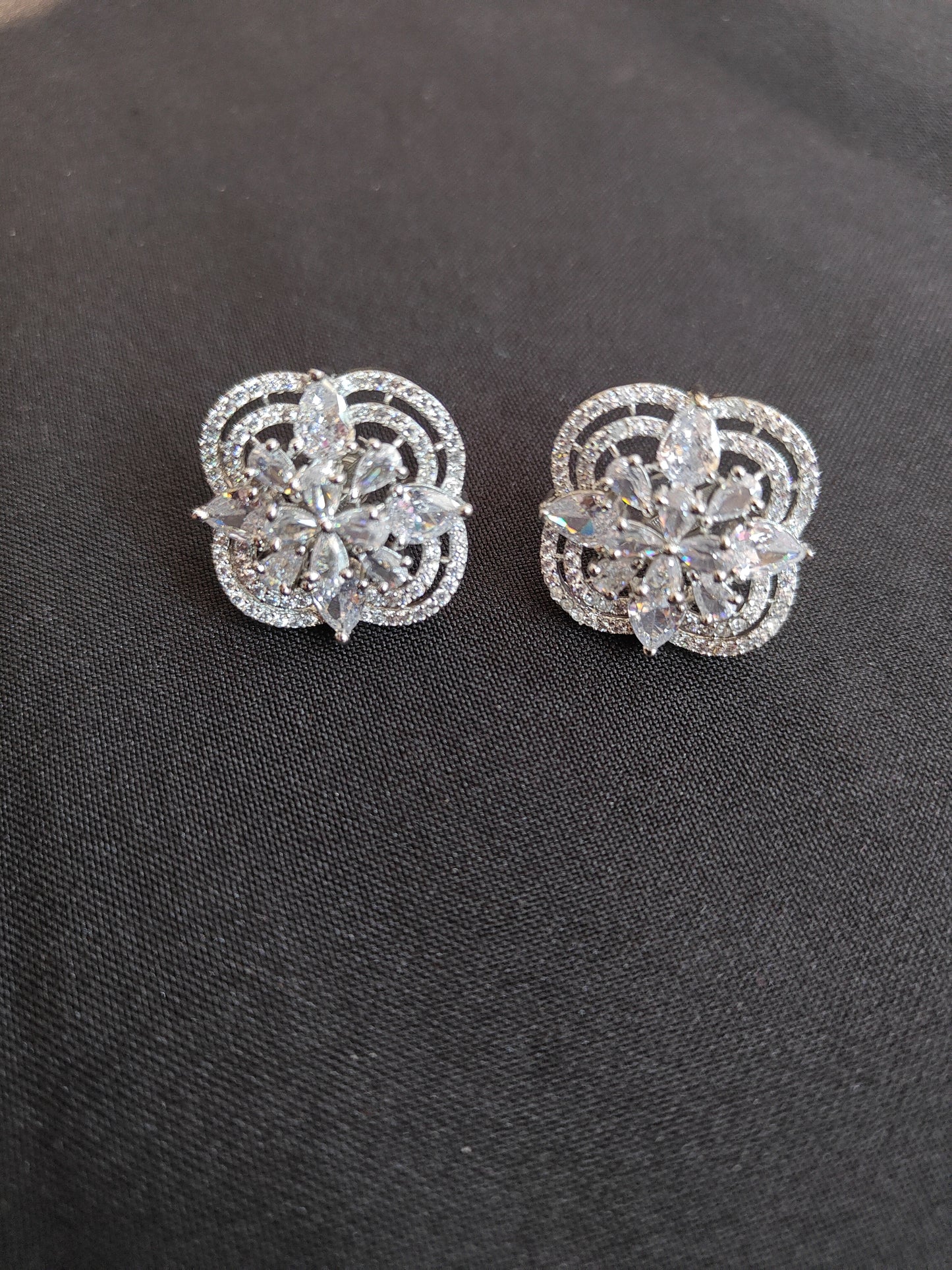 flower diamonds Earrings
