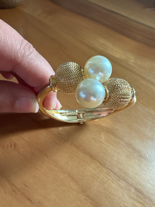 Pearl bracelet