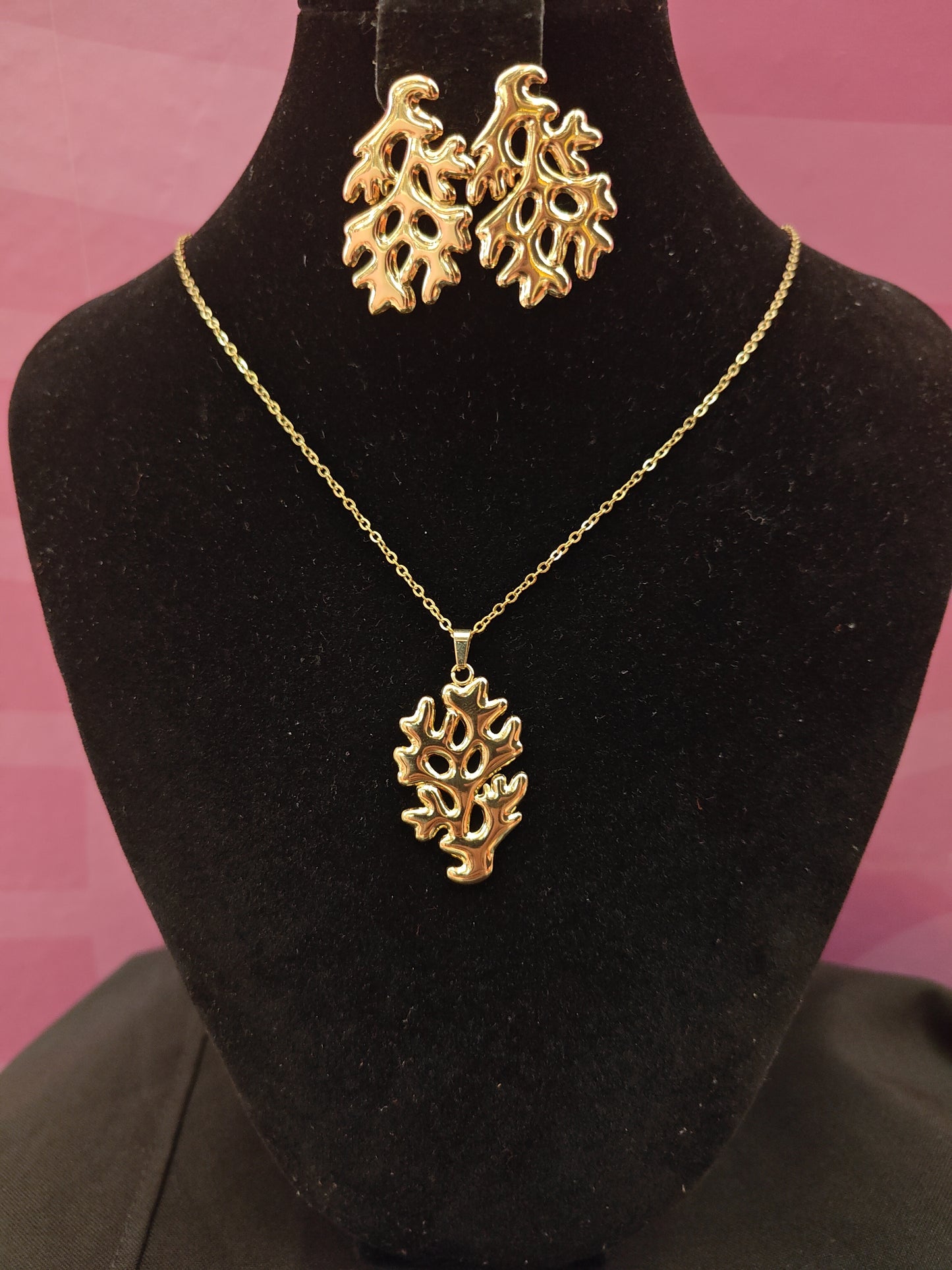Pendant set