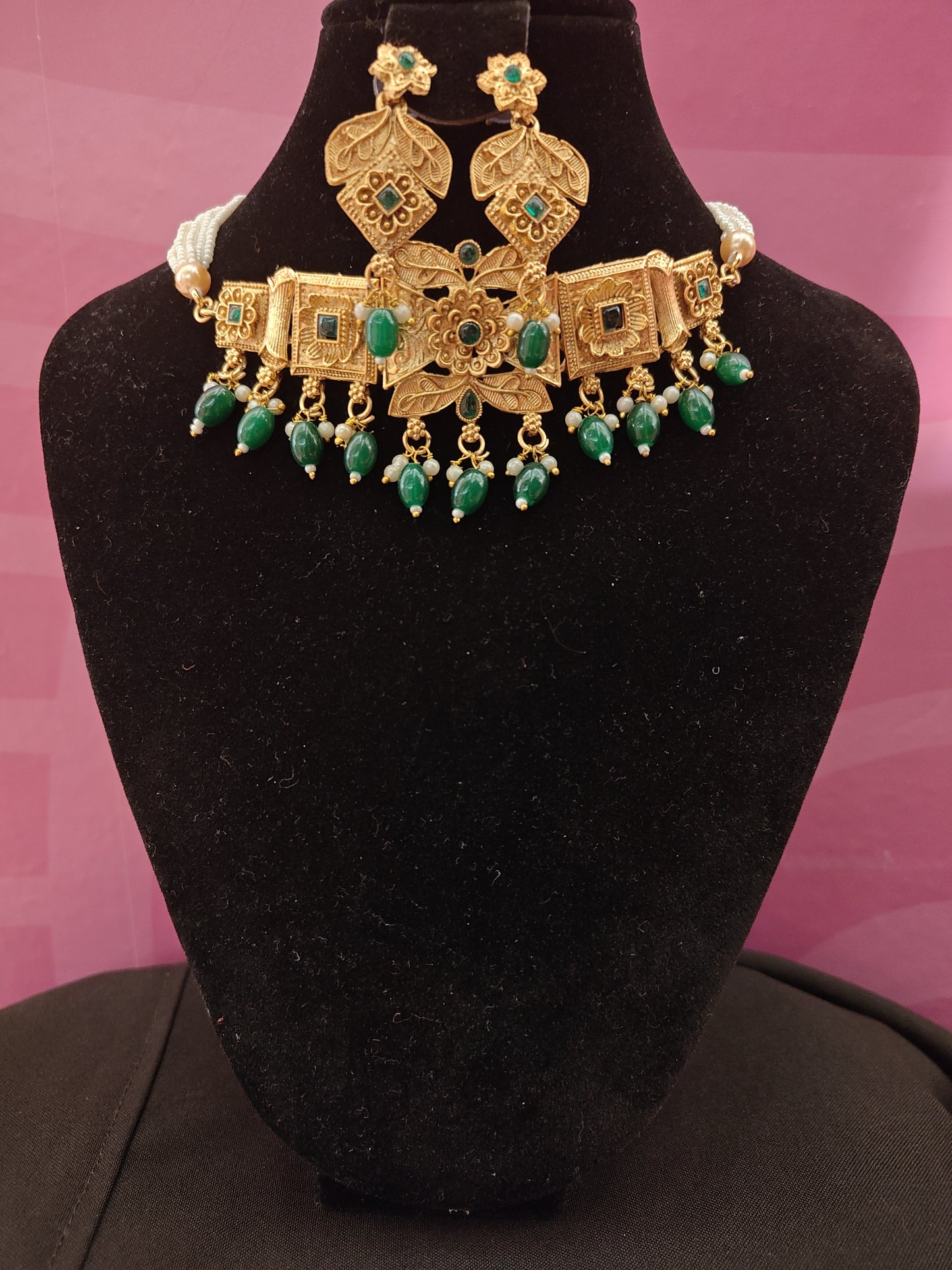 Pearls Necklace