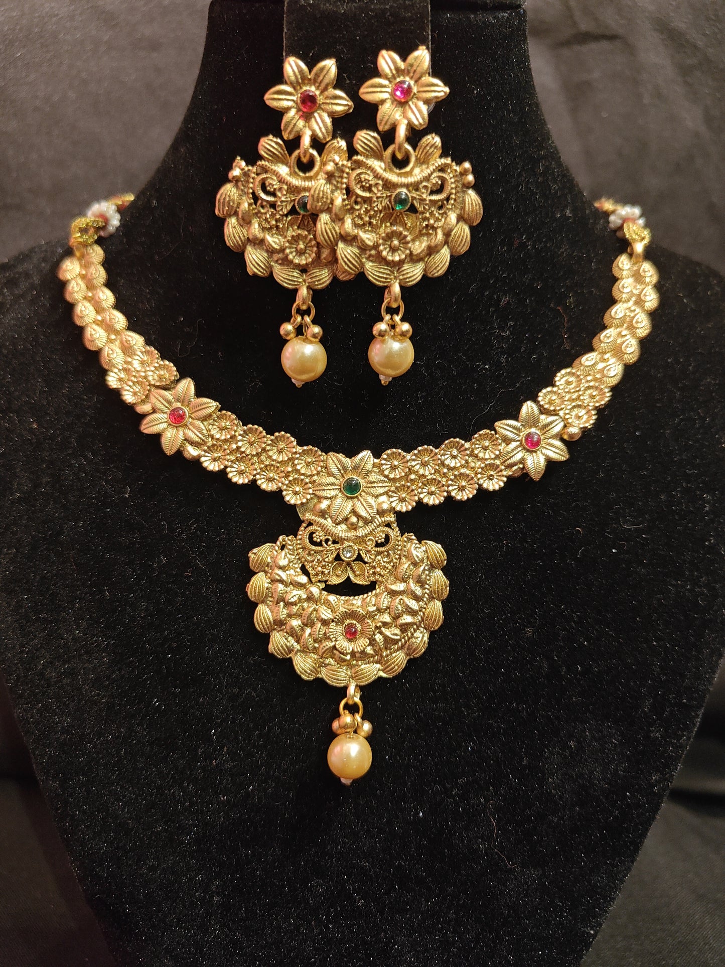 GoldenNecklace