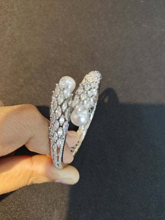 White pearl Bracelet