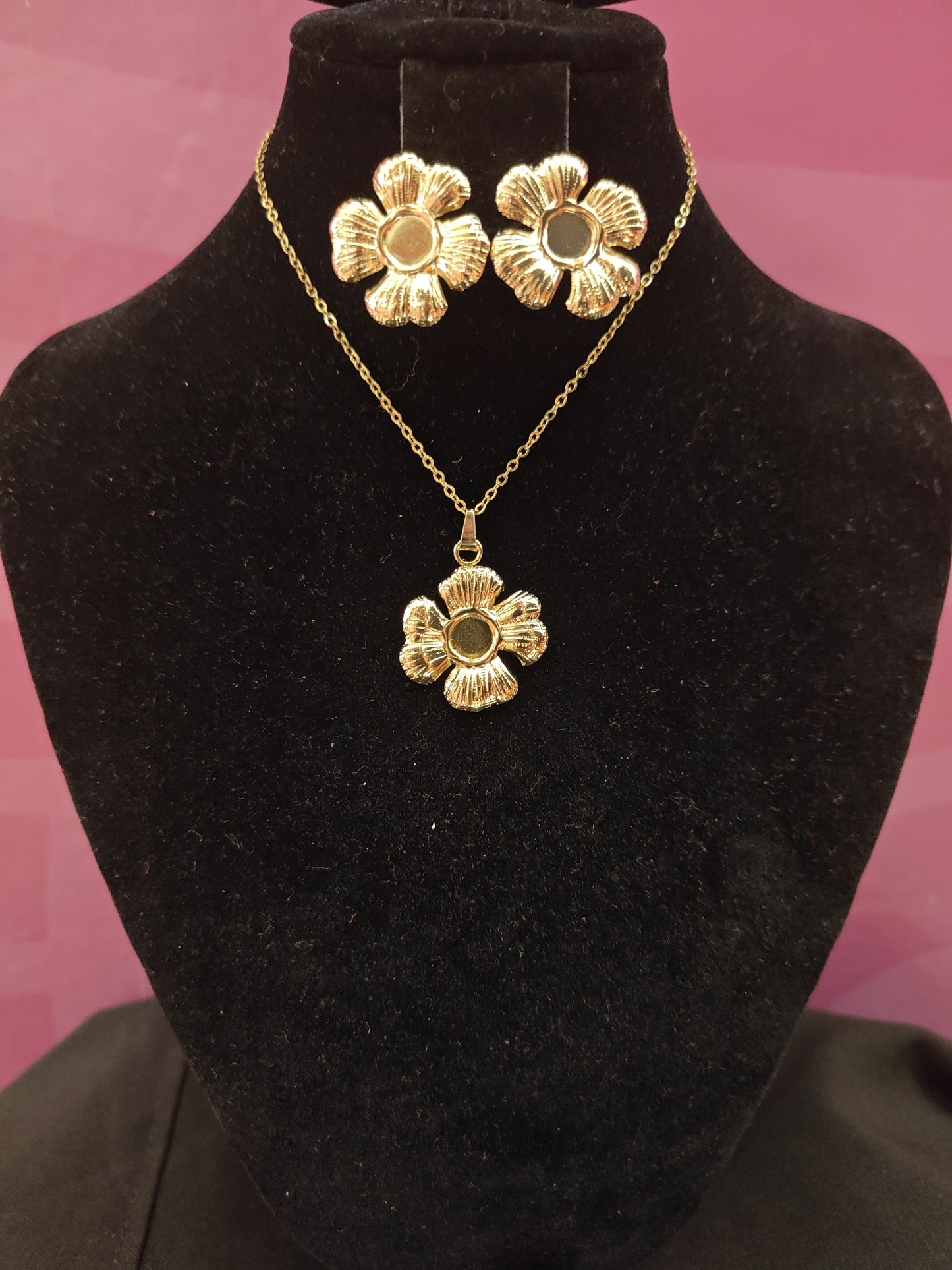Pendant set