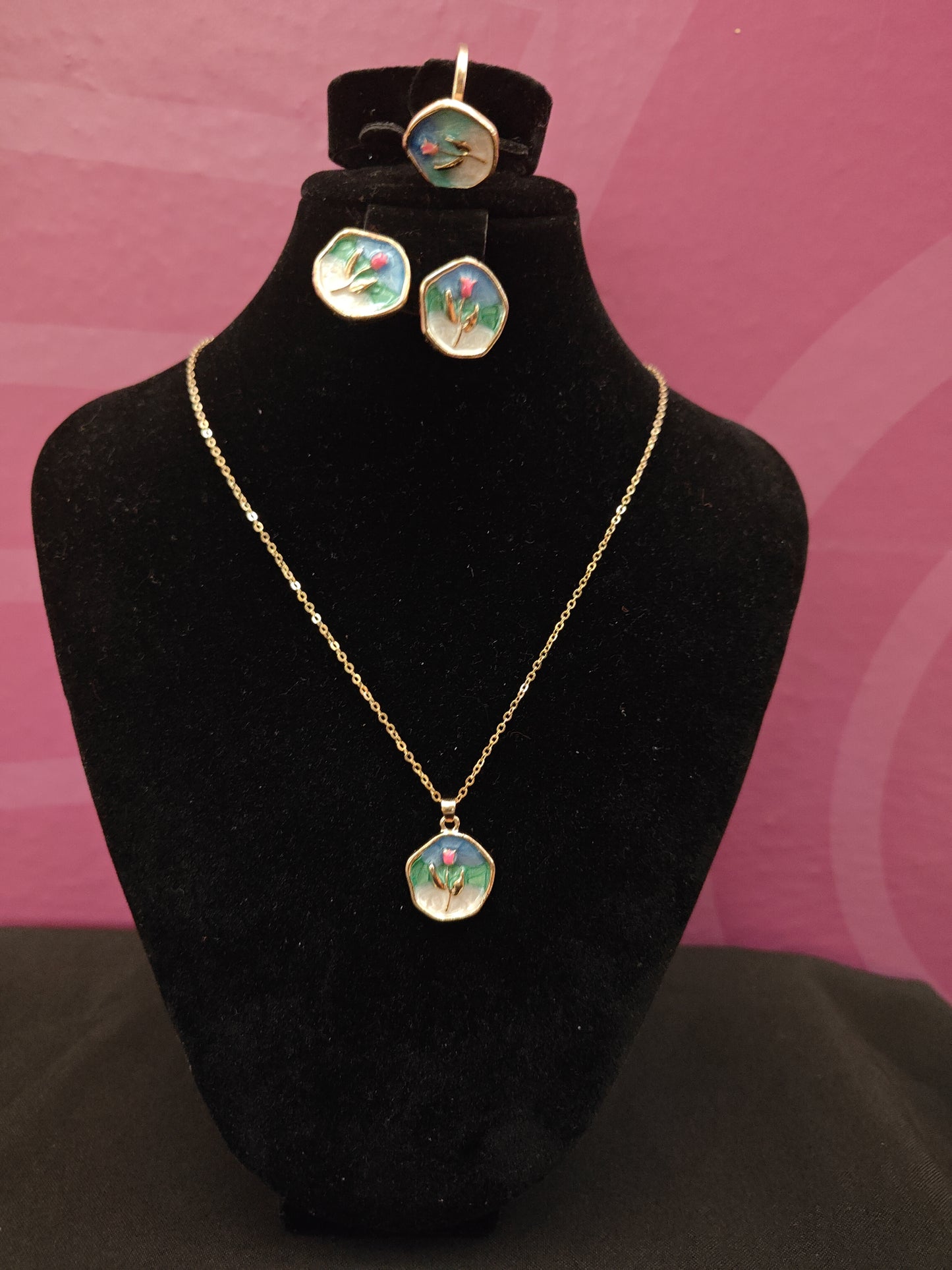 Pendant set