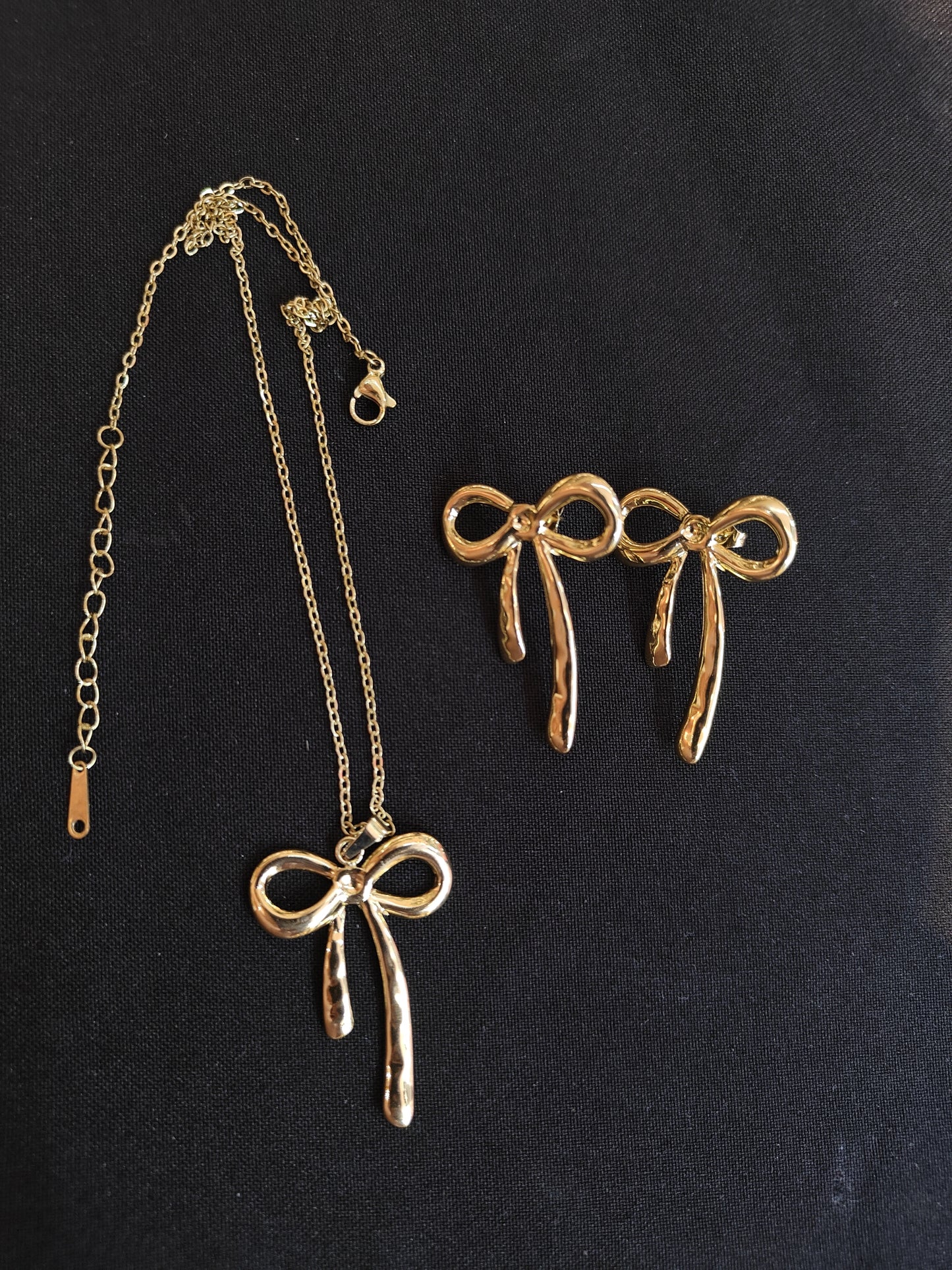 Golden pendant set