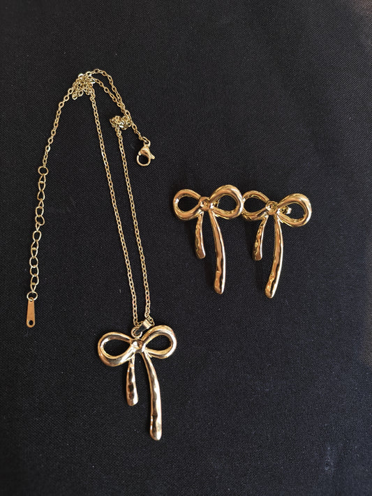 Golden pendant set